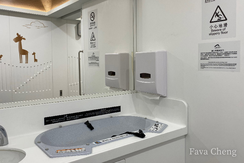 沖繩那霸機場育嬰室